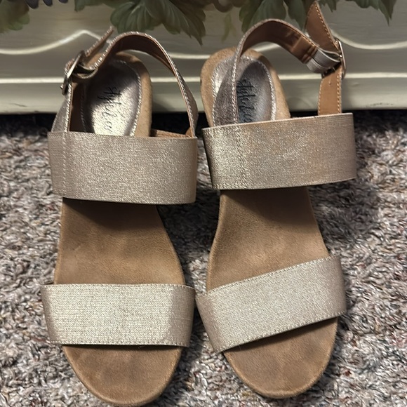 Style & Co. Gold Wedge Evening Sandals, Size US 6.5 - Picture 1 of 8